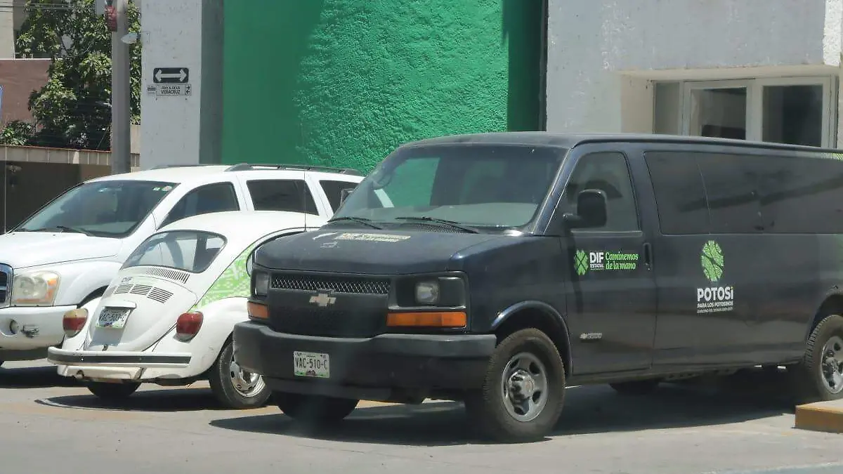 Vehículos oficiales (1)